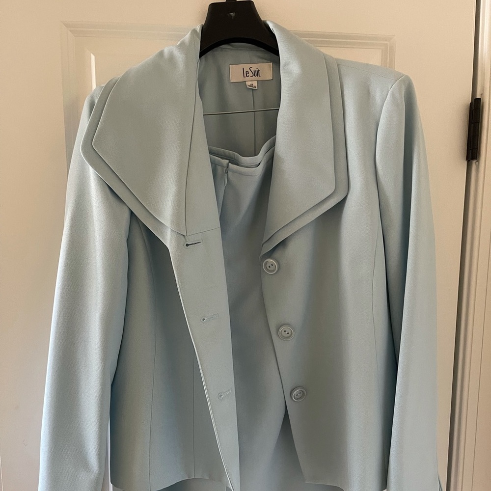 Le Suit Women's Soft Blue Blazer And Skirt